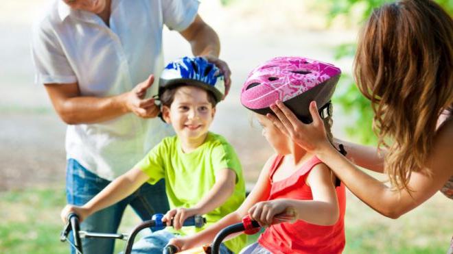 Wie kann man einem Kind beibringen, ein Fahrrad mit zwei Rädern zu fahren? Wir lernen gerne!