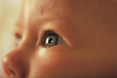 Warum das Auge das Baby benetzt: Symptome und Ursachen