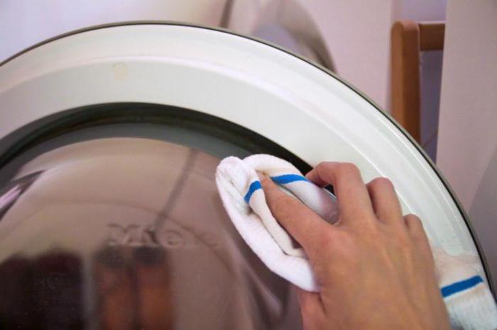 Das beste Mittel, um Waschmaschinen von Schmutz, Schimmel und Gerüchen zu reinigen