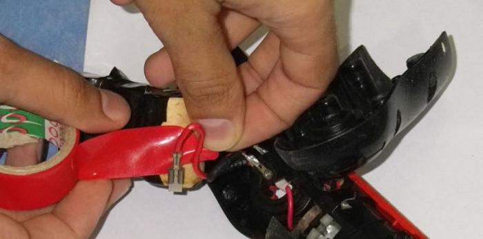 Wir reparieren die Schraubenzieherbatterie mit unseren eigenen Händen