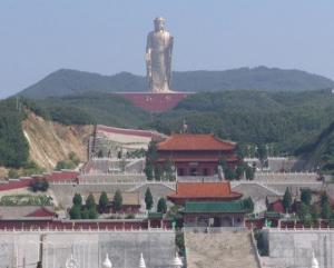 Buddha-Statue der Frühlingstempelhöhe