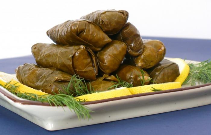 Dolma aus Weinblättern: ein Rezept zum Kochen eines köstlichen orientalischen Gerichtes