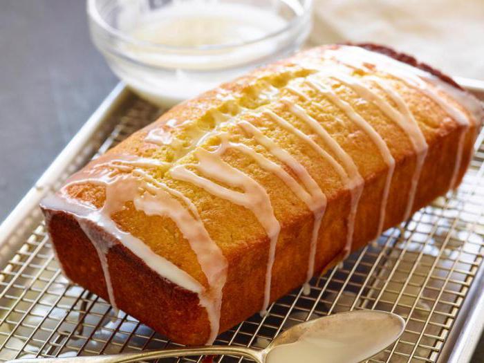 ein Kuchen in der Mikrowelle für 5 Minuten