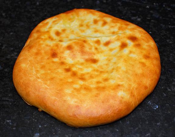 mit Hüttenkäse Khachapuri 