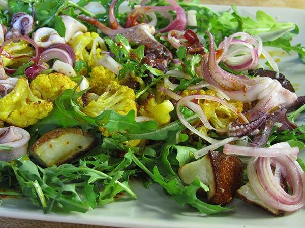 Salat mit geräuchertem Tintenfischrezept