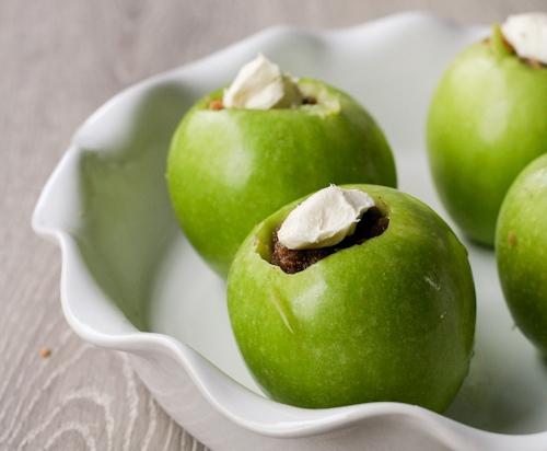 Backen Sie Äpfel im Ofen: einfach, geschmackvoll, nützlich