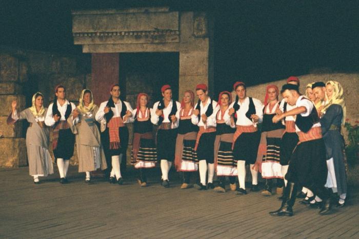 Griechischer Tanz. Serra, Maharja und Sirtaki