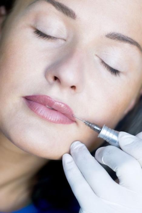 Permanent Make-up der Lippen, um Frauen zu helfen