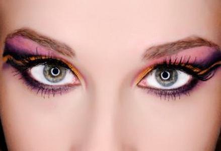 Beauty School: blau-graue Augen und die Regeln ihrer Schminke