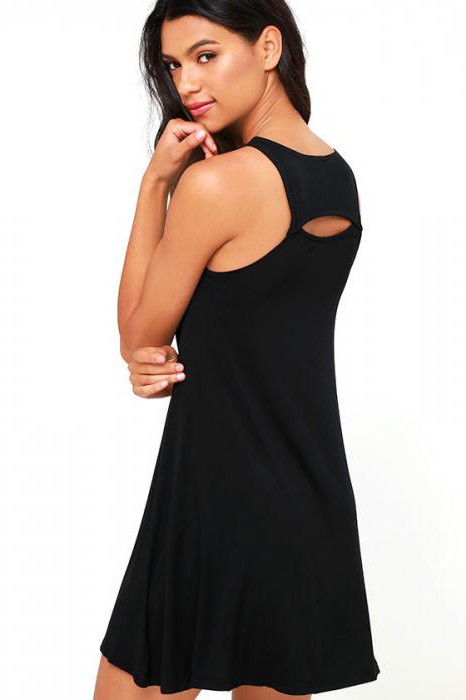 klassisches kleines schwarzes Kleid