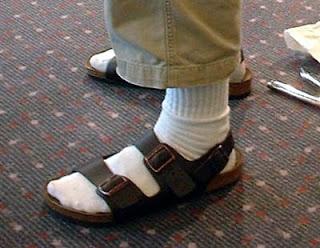 Männer Sandalen mit Socken - es ist nicht in Mode