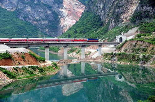 China, die Eisenbahn. Hochgeschwindigkeits- und Hochgebirgsbahnen in China