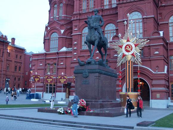 Denkmal für Zhukov. Denkmäler in Moskau. Denkmal für Marschall Schukow