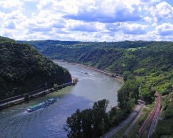 Die Flüsse Europas. Der Rhein ist die größte Wasserstraße in Westeuropa.