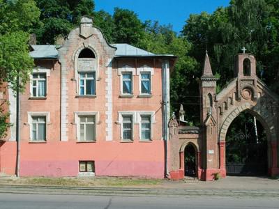 Denkmal für die Eisenbahner auf dem deutschen Friedhof in Moskau