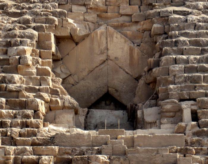 Die Pyramide von Cheops wurde herum gebaut 