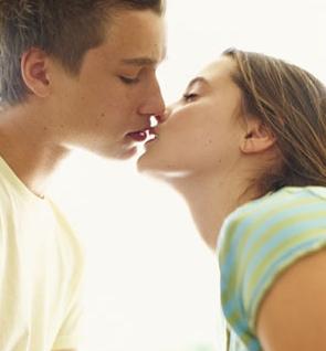 Einige Empfehlungen, wie man einen Kerl während eines Kusses nett macht