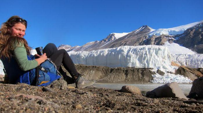 Sehenswürdigkeiten des Eiskontinents. Blutiger Wasserfall in der Antarktis