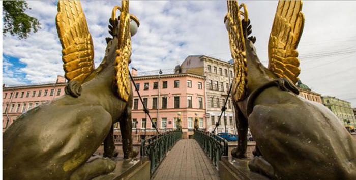 Der Löwenflügel: Die Bankbrücke ist eine Dekoration von Peter