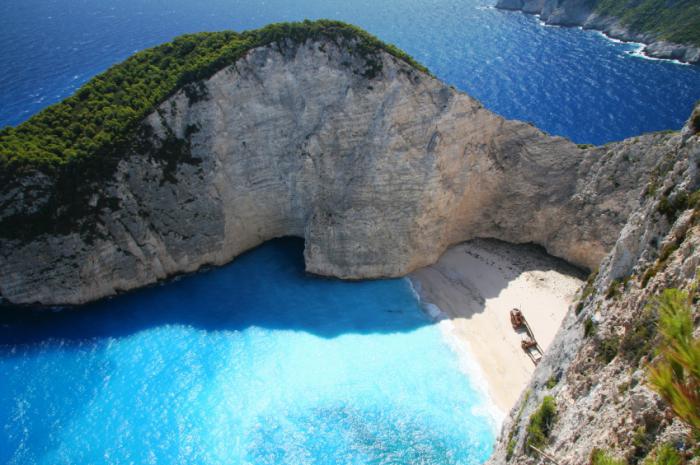 Strandurlaub im August. Spanien, Italien, Griechenland: ein Strandurlaub im August