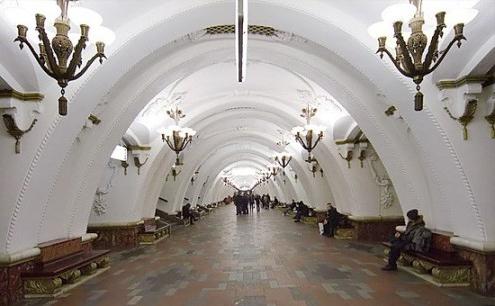 Alter Arbat. U-Bahn-Station in Arbat Gate Square